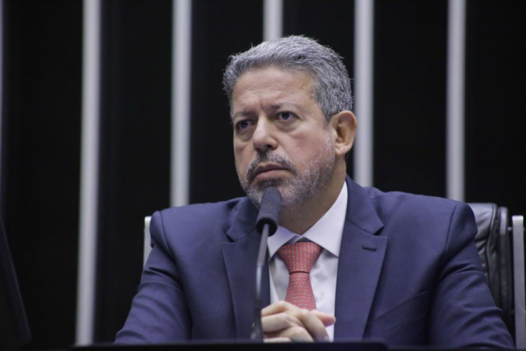 Lira adia votação da PEC dos Benefícios na Câmara por falta de quórum