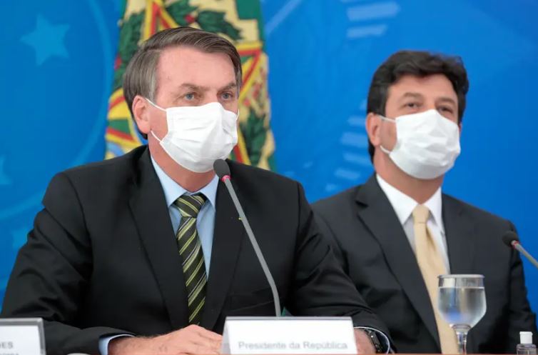Maior decepção com ministros foi com Mandetta, diz Bolsonaro