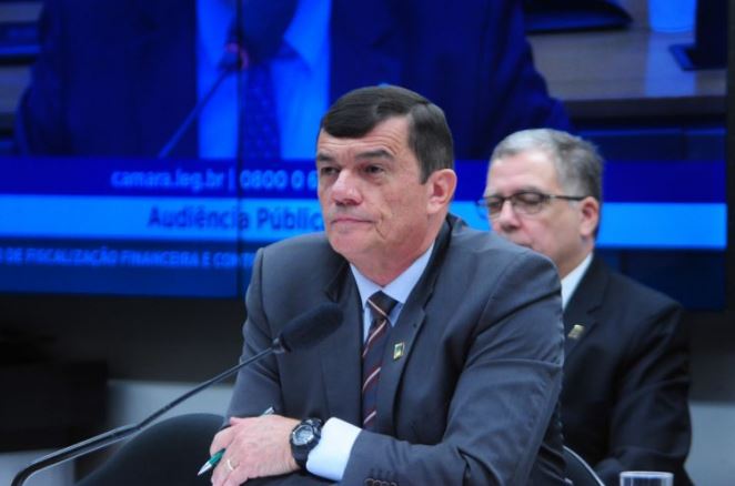 Ministro da Defesa propõe ‘votação paralela’ com cédula de papel para teste no dia da eleição