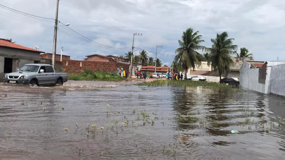 Em estado crítico, Touros tem 182 pessoas sem casa após chuvas