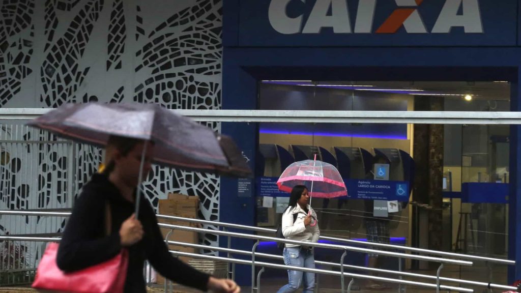 Daniella Marques diz já ter afastado 5 consultores da Caixa e que afastará todos