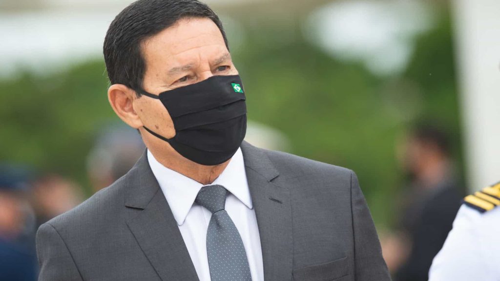 ‘Falhou feio’, diz Mourão sobre Pedro Guimarães e as acusações de assédio sexual na Caixa