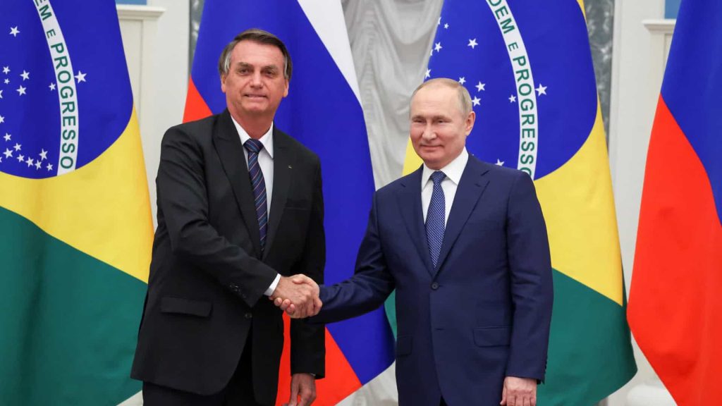 Bolsonaro diz que fechará acordo com a Rússia para comprar Diesel