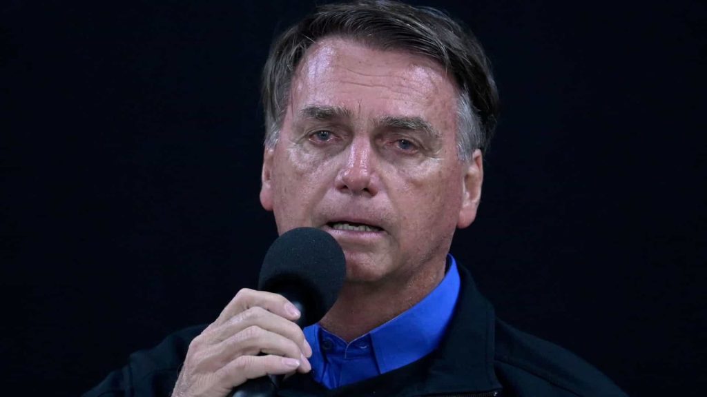 Bolsonaro recebe embaixadores para apresentação contra urnas eletrônicas e STF