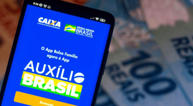 Governo deve antecipar calendário de pagamento do Auxílio Brasil