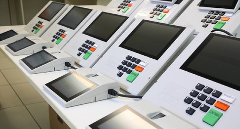 Juristas e empresários se articulam para defender sistema eleitoral