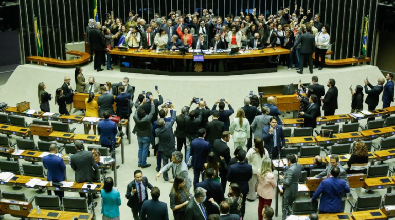 Congresso derruba vetos de Bolsonaro, e leis Paulo Gustavo e Aldir Blanc entrarão em vigor