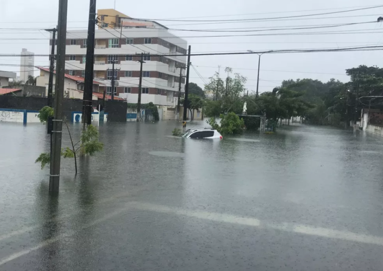 Clima Com maior chuva em 24 anos, Natal entra em calamidade pública