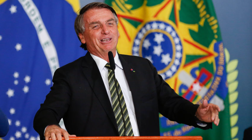 “Estão gostando da baixa nos combustíveis?”, pergunta Bolsonaro