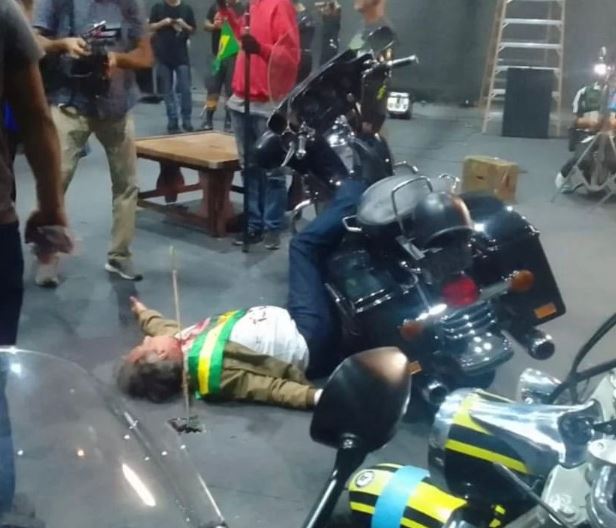 Ministro da Justiça manda PF investigar vídeo que encena atentado contra Bolsonaro