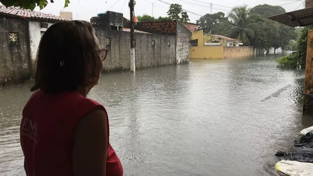 Ruas e casas estão alagadas há cinco dias após lagoa transbordar em Emaús