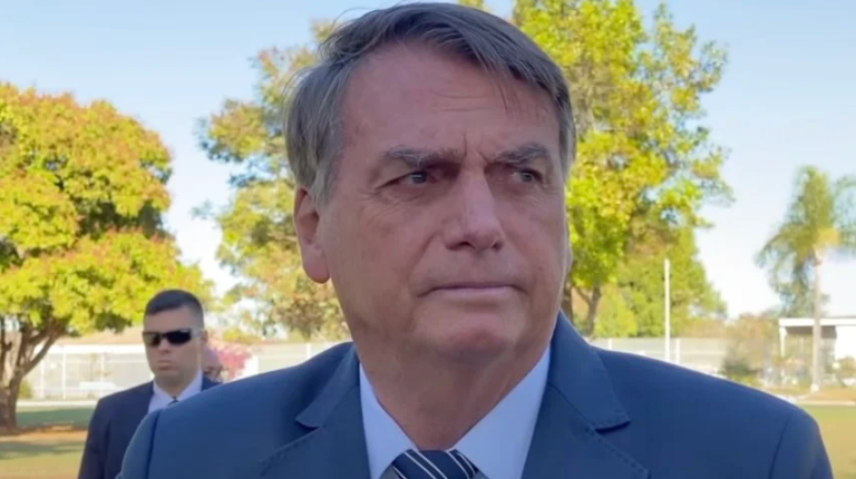 “Qual ameaça estou oferecendo para a democracia?”, questiona Bolsonaro