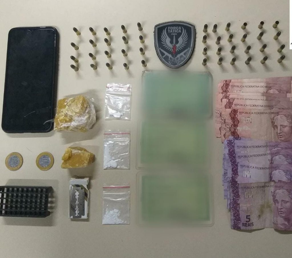 Policiais militares do 4° BPM prendem homem com drogas, munições, dinheiro e identidades falsas na zona norte