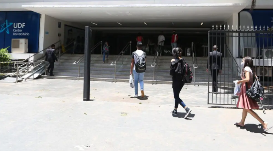 Estudantes têm até quinta-feira para concorrer a bolsas do ProUni