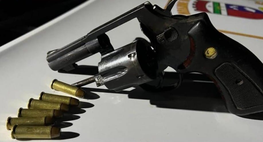9º BPM prende homem por porte ilegal de arma de fogo na zona Oeste de Natal