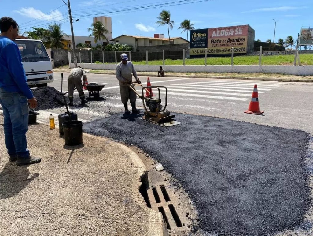 Avenidas Nevaldo Rocha e Felizardo Moura recebem aplicação de asfalto nesta segunda-feira (1º)