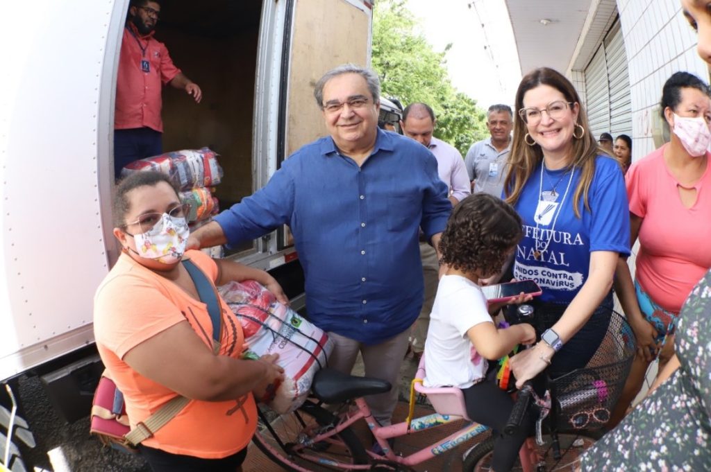Famílias de Felipe Camarão, afetadas pelas chuvas recebem cestas básicas