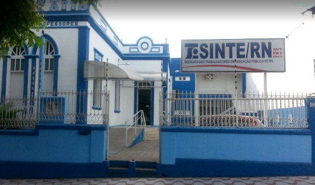 Sindicato faz alerta para novo golpe das “ações judiciais”; servidora da Educação perdeu R$ 9 mil