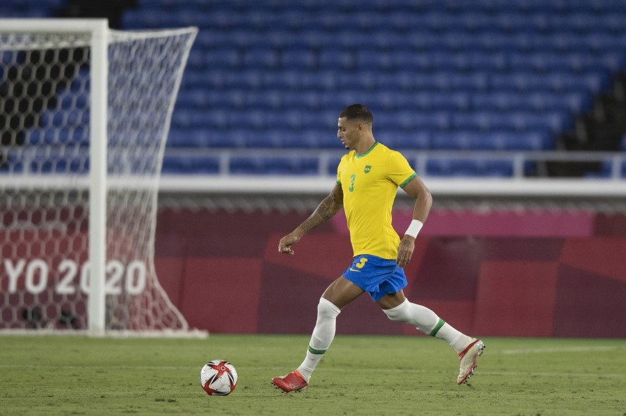 Jogador sofre lesão séria e deve ficar fora da briga por vaga na Copa na Seleção Brasileira
