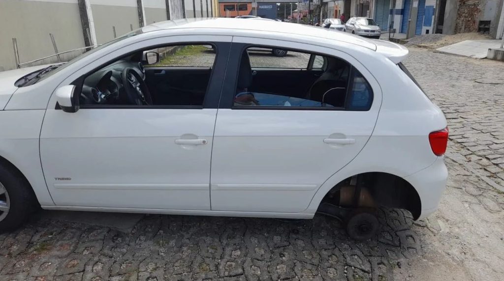 Bandidos furtam pneus de veículos estacionados na Grande Natal