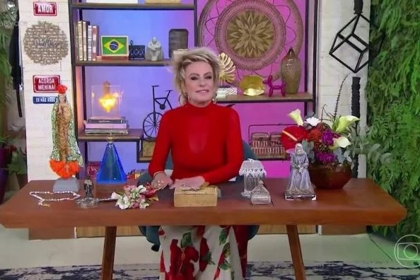 Ana Maria abre Mais Você de vermelho e empolga web: “Posicionamento”