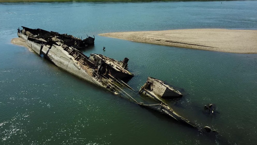Seca revela navios alemães da 2ª Guerra Mundial no fundo do rio Danúbio, na Sérvia