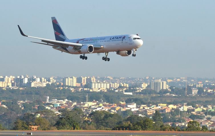 Pilotos saem na porrada em cabine durante voo