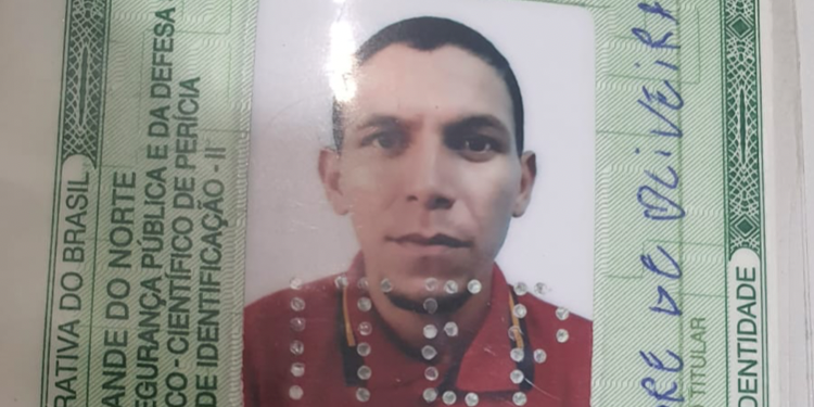 Homem morre após queda de laje e dois são presos com moto roubada