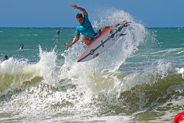 Potiguar conquista medalha de ouro no Pan-Americano de Surfe