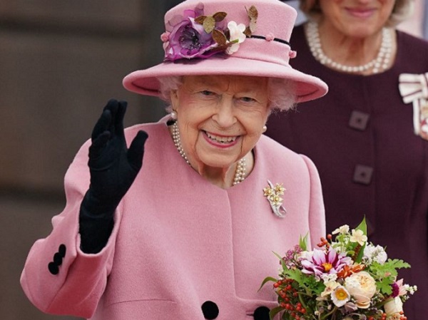 Senadora australiana chama a rainha Elizabeth de ‘colonizadora’ durante juramento