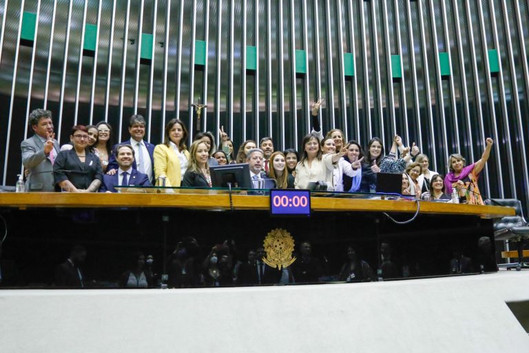 Projeto de lei que prevê tratamento fora do rol da ANS avança