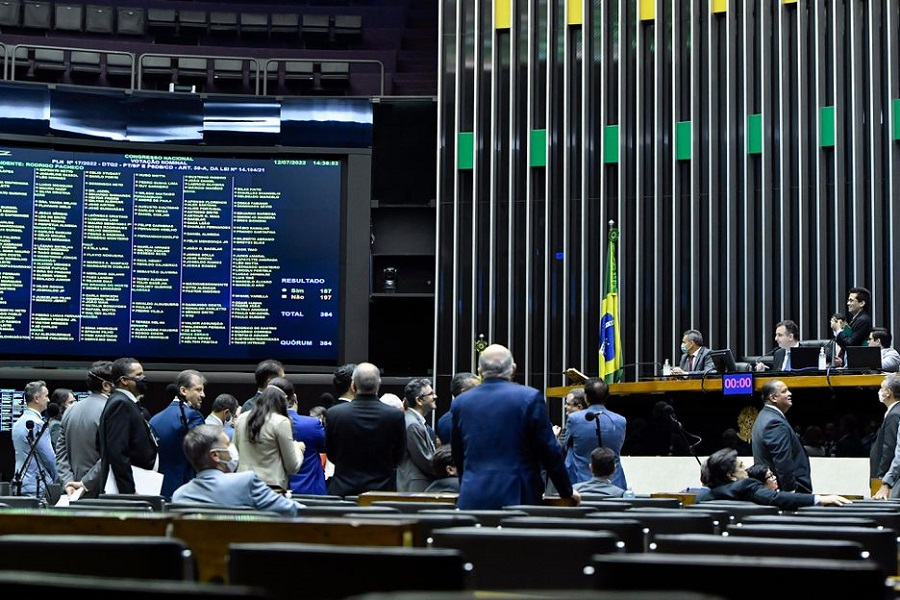 Deputados e senadores querem aumentar os próprios salários
