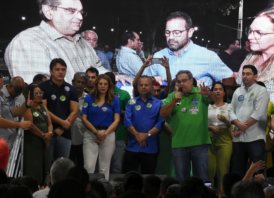 No 1º comício, Álvaro Dias confirma apoio a Rogério Marinho e Bolsonaro