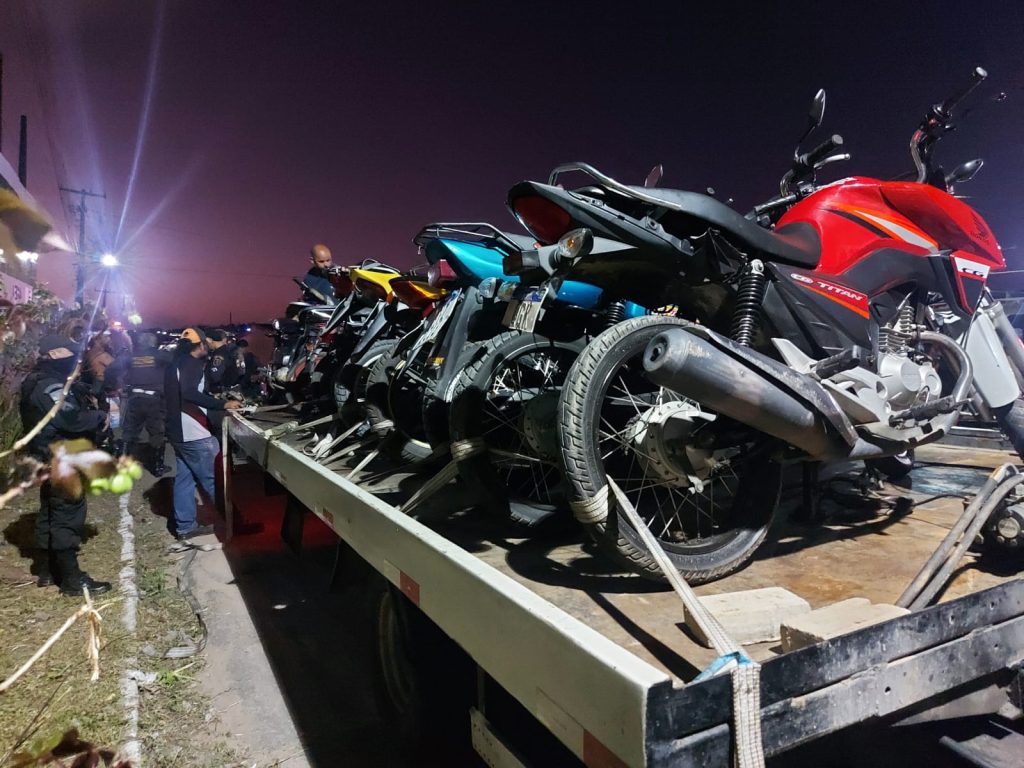 9° BPM e Esquadrão Águia apreendem motos no Guarapes, zona oeste de Natal