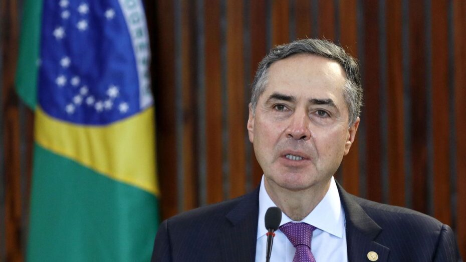 Acusação criminal realizada por familiares de vítimas da Covid-19 contra Bolsonaro é enviada à PGR por Barroso