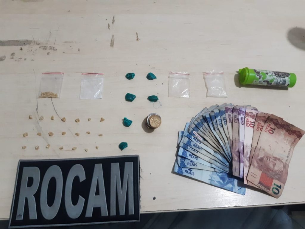 ROCAM prende dois homens suspeitos de tráfico de drogas no bairro Dix-Sept Rosado