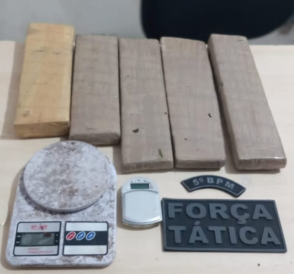 Força Tática do 5ºBPM apreende drogas na Vila de Ponta Negra