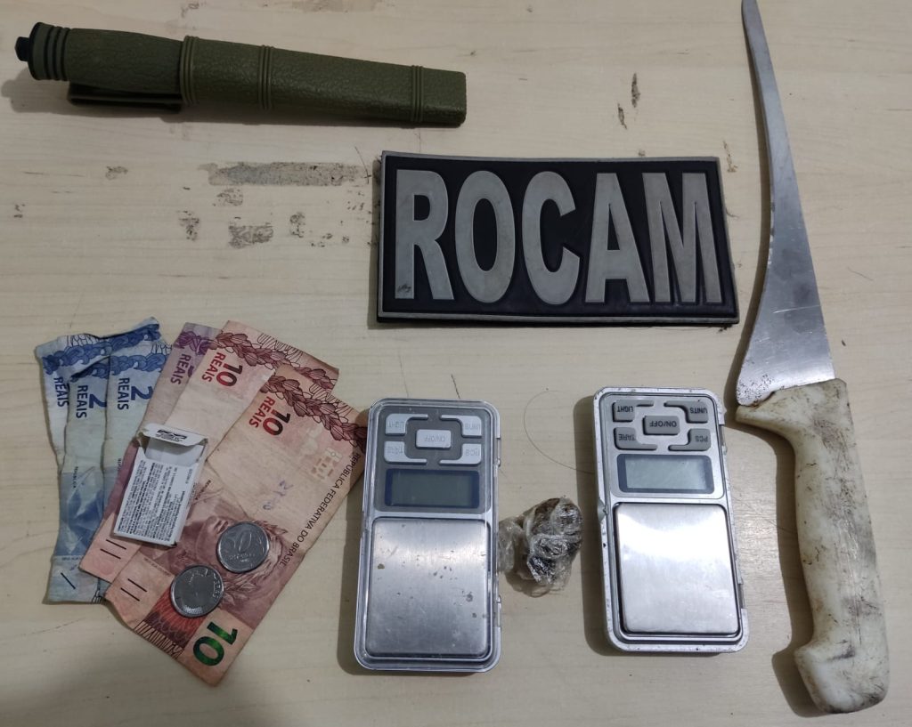 ROCAM apreende drogas e arma branca na Vila de Ponta Negra
