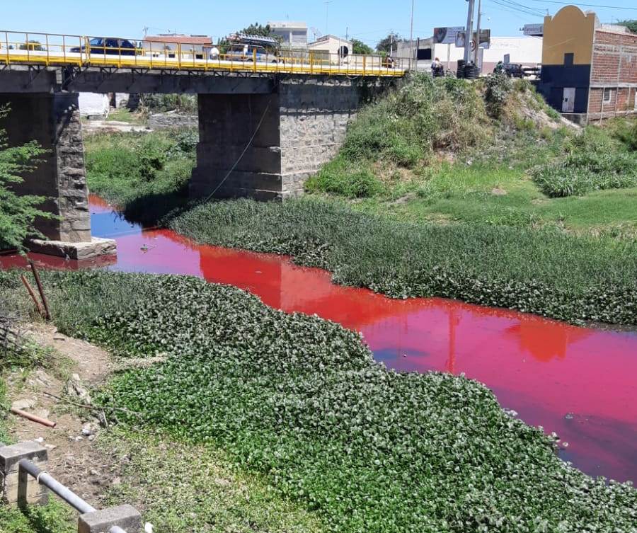 Caicó: Leito do Rio Seridó apresenta água avermelhada