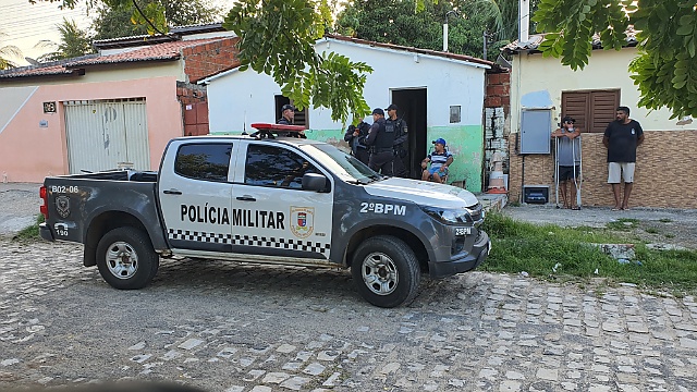 Ex Policial militar é executado com tiros de 12 e 9mm dentro de casa no Bairro Paredões