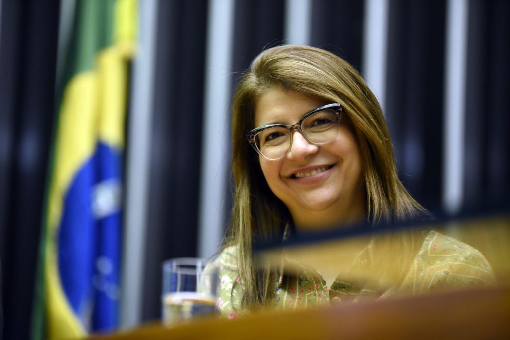 Deputada Carla Dickson se consolida como uma das principais parlamentares do país na defesa das mulheres e no combate a violência doméstica