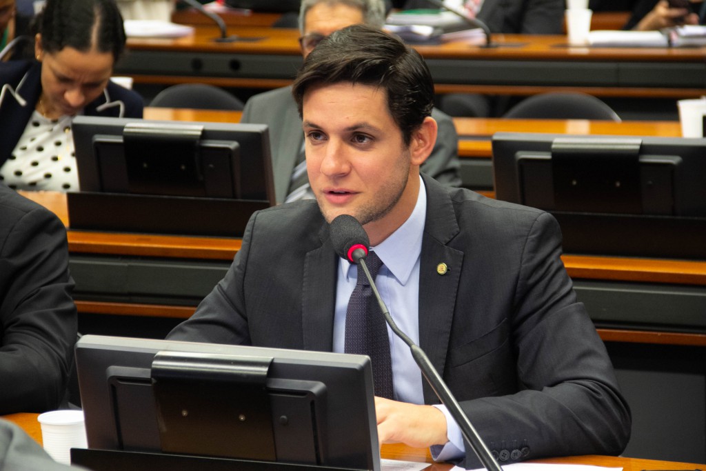 Câmara aprova projeto de Rafael Motta que pune furto de vacina