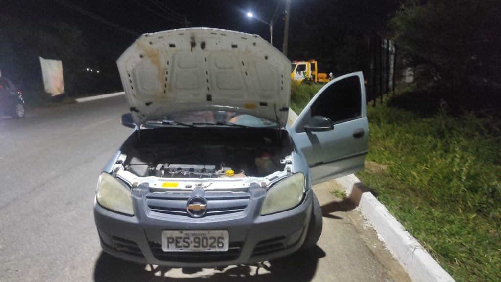 PRE apreende carro roubado em blitz na zona norte de Caicó