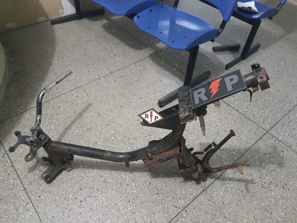 Equipe de Rádio Patrulha localiza quadro de moto com queixa de roubo em Caicó