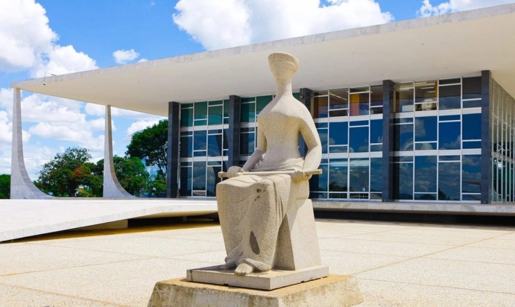 Maioria do STF aprova reajuste de 18% para salários de juízes e servidores, com teto de R$ 46,3 mil
