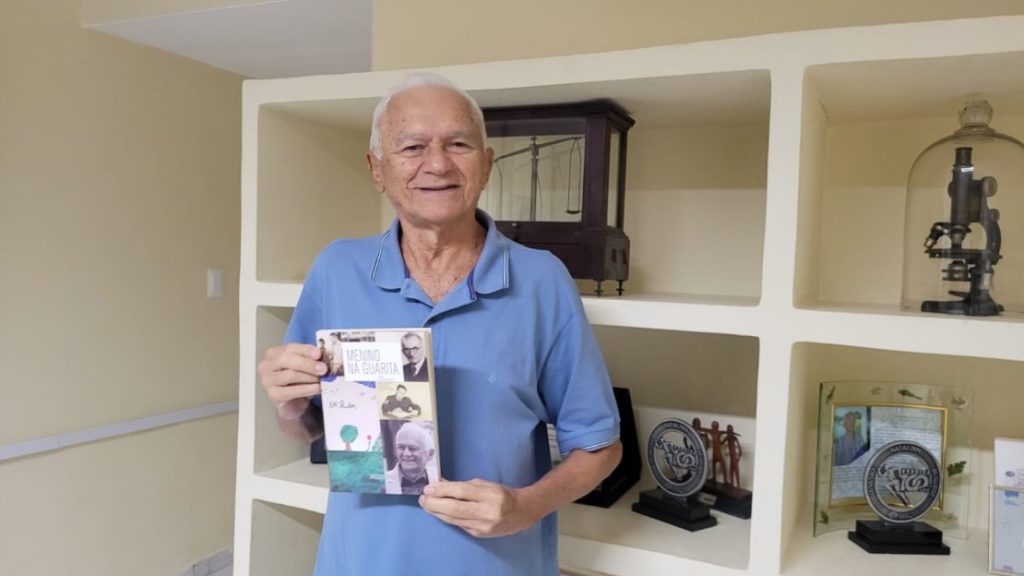 Médico Paulo Xavier lança livro sobre memórias da sua vida pessoal e profissional