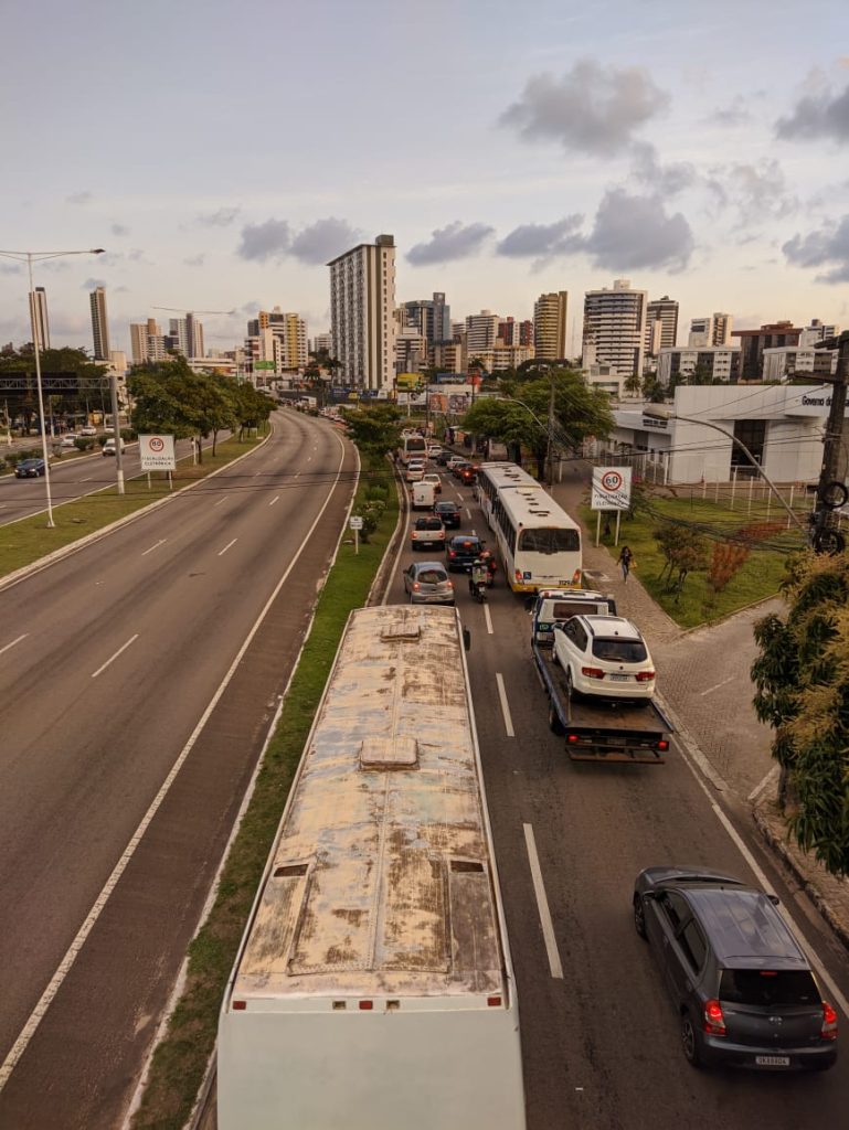 Protesto causa congestionamento na BR-101 em Natal