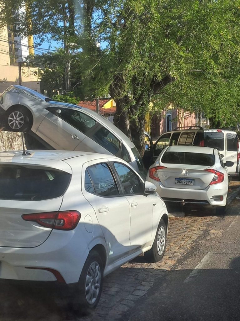 Acidente de trânsito na Romualdo Galvão