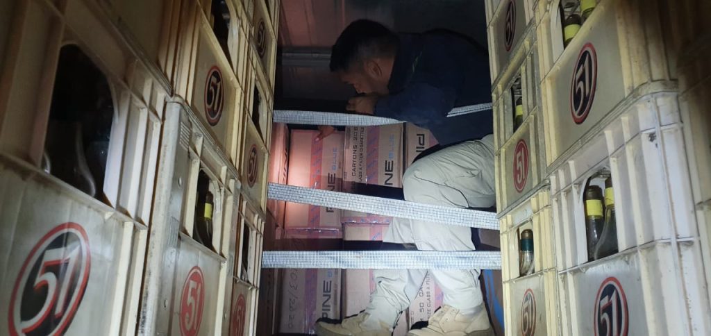 PRF apreende carga de cigarros contrabandeados em Assu/RN