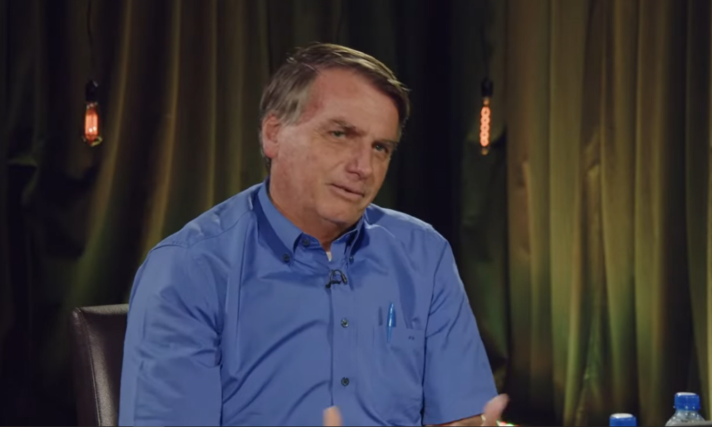 Não tem um comunista na cadeira presidencial, diz Bolsonaro